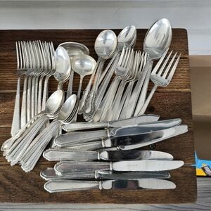 William & Mary by Lunt Sterling Silver Flatware Set for 7 Service 52 Pieces